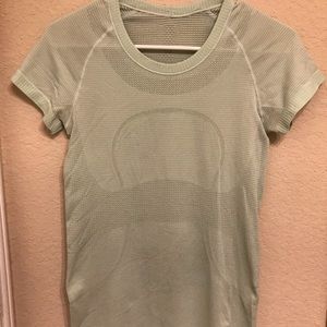 Lululemon short sleeve shirt